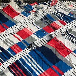 Women’s shirt
No stains or flaws 
3 qtr sleeves